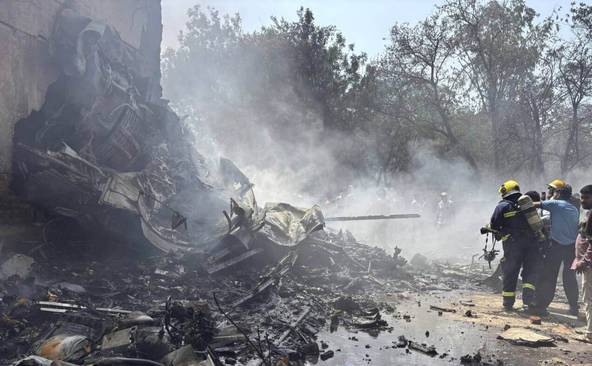 Crash aérien en Inde: 242 passagers et membres d'équipage à bord