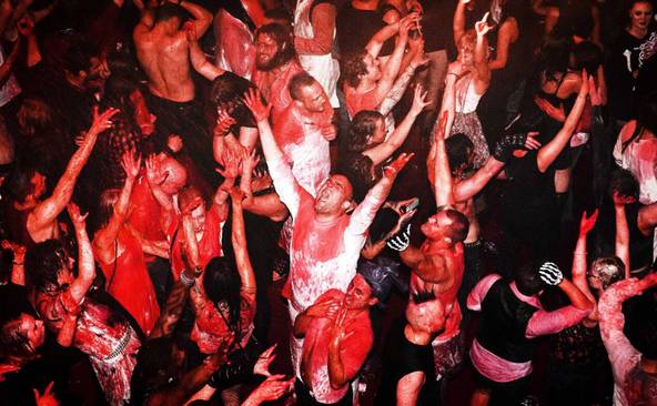 Rave illégale à Malleray: la police tente de déloger 2000 personnes