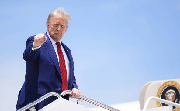 Bombardiers américains en vol, Trump réunit un conseil de sécurité