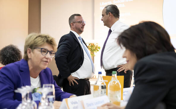 « La bonne personne au bon moment »: Leuthard salue Gerhard Pfister