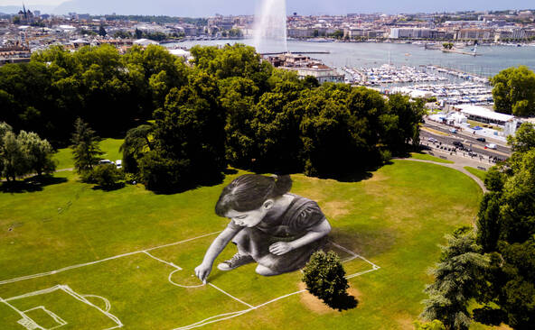 L'artiste Saype rend homme au football féminin au parc La Grange