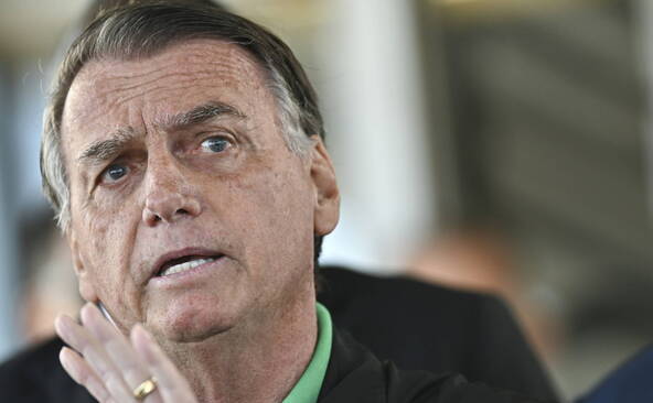 Jair Bolsonaro contraint de porter un bracelet électronique
