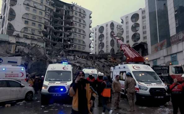 Séisme dévastateur en Turquie, l'aide humanitaire en renfort