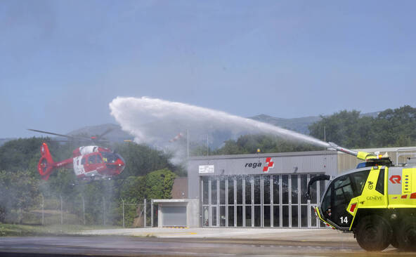 La rega modernise sa base genevoise et inaugure un hélicoptère