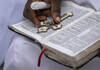 Arrestation de six Américains qui tentaient d'envoyer des bibles