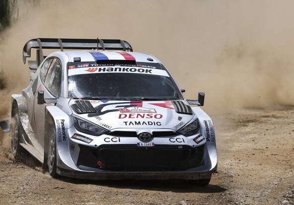 Tänak prend la tête en Arabie saoudite devant Ogier