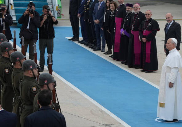 Le pape Léon XIV est arrivé au Liban