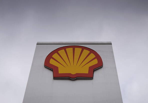 Shell poursuivi par des survivants d'un typhon aux Philippines