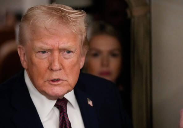 Trump impose 25% de droits de douane à qui commerce avec l'Iran