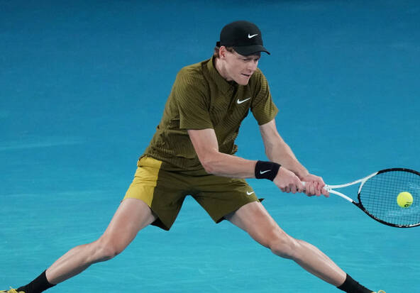En démonstration, Jannik Sinner file au 3e tour à Melbourne
