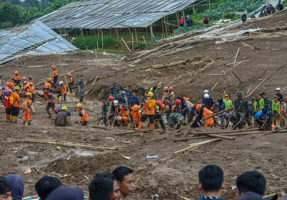 Indonésie: le bilan d'un glissement de terrain monte à 17 morts