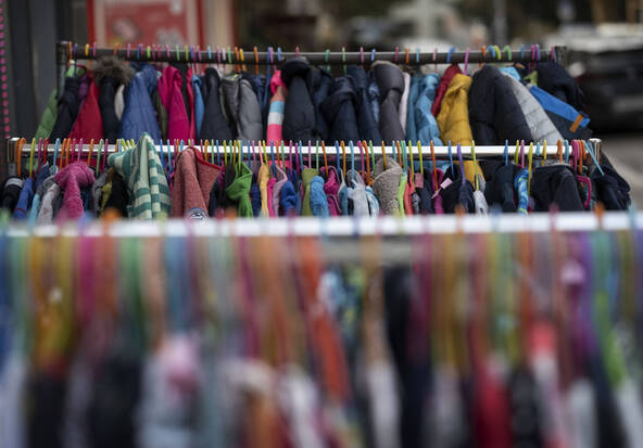Les fonctionnaires offrent plus de quatre tonnes de vêtements