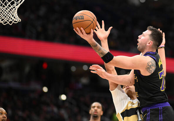 Kyshawn George et les Wiazrds battus par les Lakers