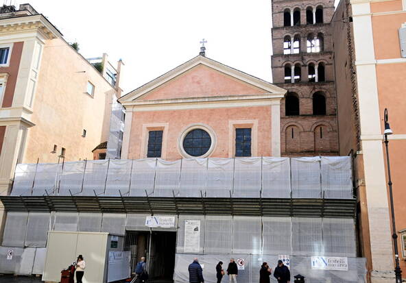 Polémique après la restauration d'une fresque à Rome