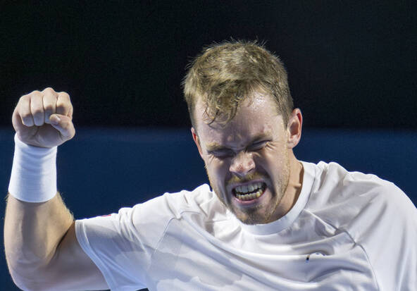 Bertola bat Hüsler et file en finale à Quimper