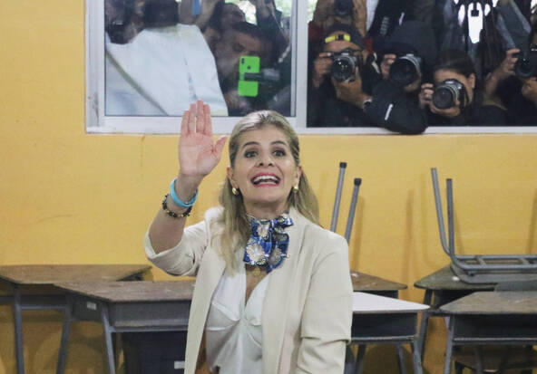 Présidentielle au Costa Rica: net avantage à Laura Fernandez