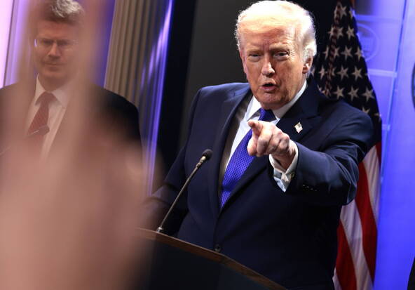 Cour suprême et droits de douane: Trump contre-attaque