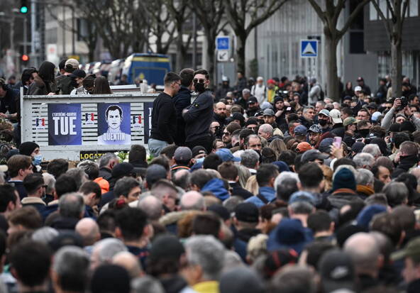 Marche pour Quentin Deranque: Macron lance un appel au calme