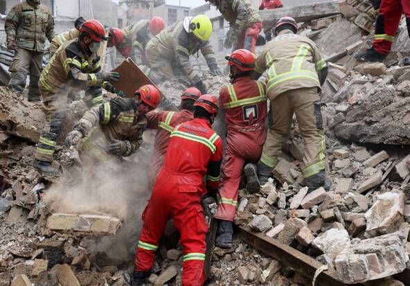 Explosions à Téhéran: hauts dirigeants en pleine rue par défi
