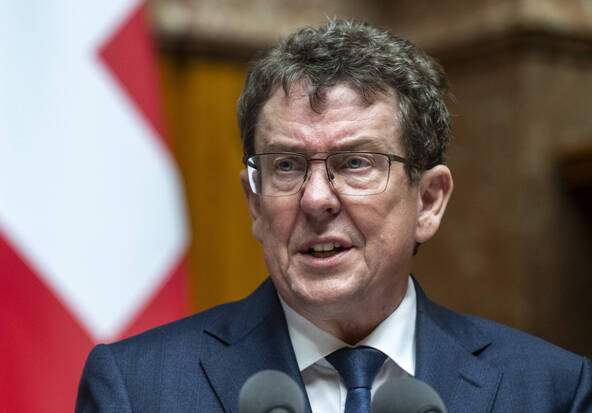 Albert Rösti prié de s'expliquer sur les pesticides