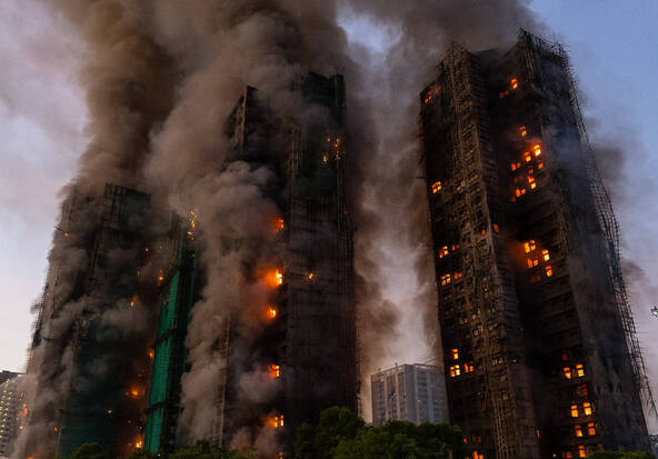 Hong Kong: auditions sur l'incendie des tours d'habitation