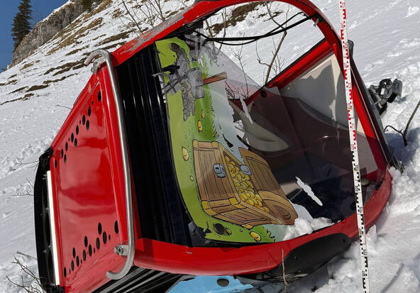 Télécabine d'Engelberg projetée contre un pylône avant de tomber