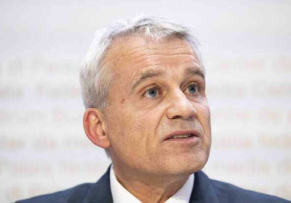 Moins de dossiers en suspens: le SEM supprime 83 postes