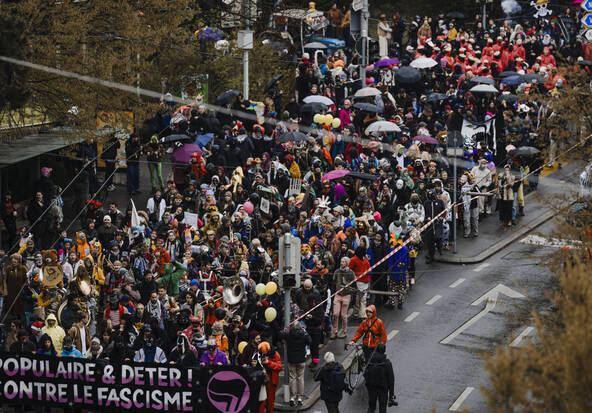 Lausanne: entre 4000 et 5000 personnes au carnaval antifasciste