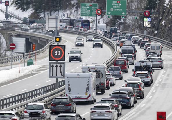 Les départs vers le Sud provoquent des bouchons au Gothard