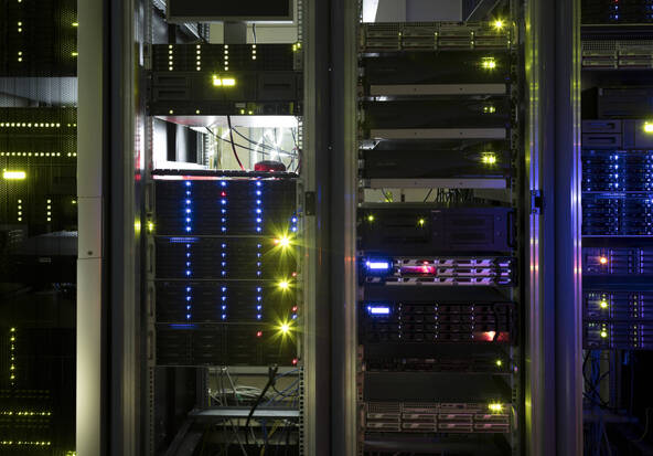 Voix clonées par IA: 25 doubleurs obtiennent le retrait de contenus