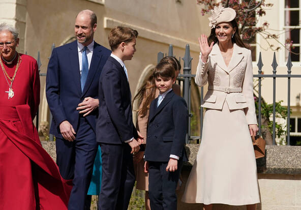 La famille royale britannique se montre unie à une messe de Pâques