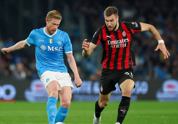 Napoli revient à sept points de l'Inter