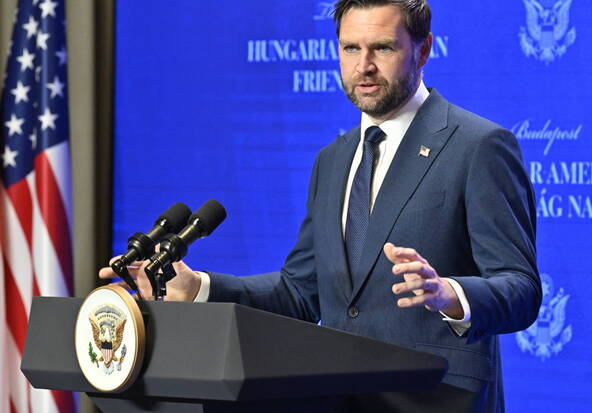 JD Vance vante aux Hongrois les mérites de Viktor Orban