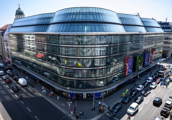 Les Galeries Lafayette visent le toit du monde en 2030