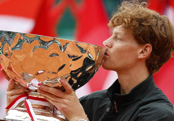 Sinner détrône Alcaraz en tête du classement mondial