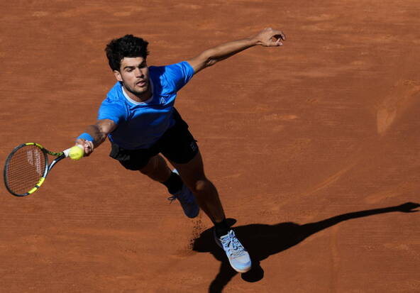 Blessé au poignet, Carlos Alcaraz se retire du tournoi de Barcelone