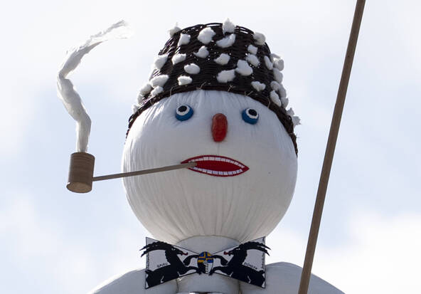 Les Zurichois ont brûlé le bonhomme hiver au Sechseläuten