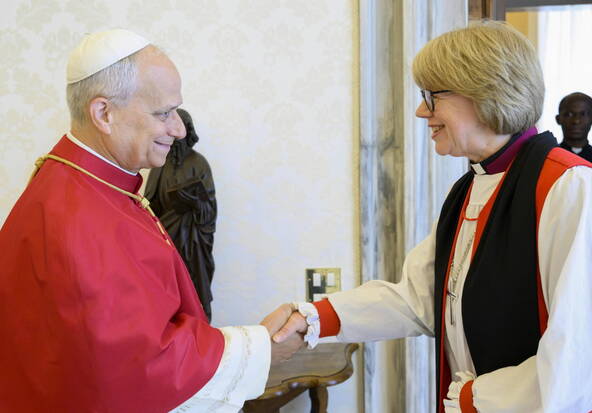 Le pape reçoit la première femme à diriger les anglicans