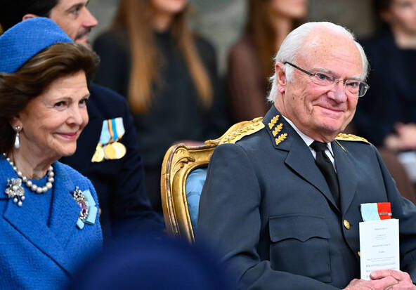 Défilé aérien, banquet, fanfares: le roi de Suède fête ses 80 ans