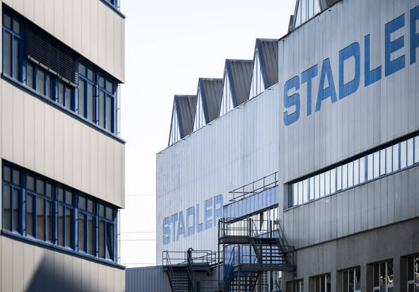 Stadler livre des trains Flirt polonais à une compagnie de Varsovie
