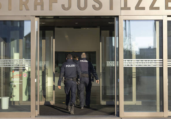 Féminicide à Binningen (BL): perpétuité requise contre le mari
