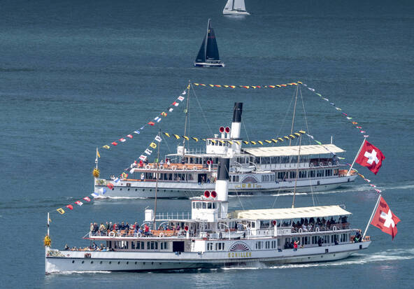 Le bateau Uri fête ses 125 ans avec un défilé de bateaux à vapeur