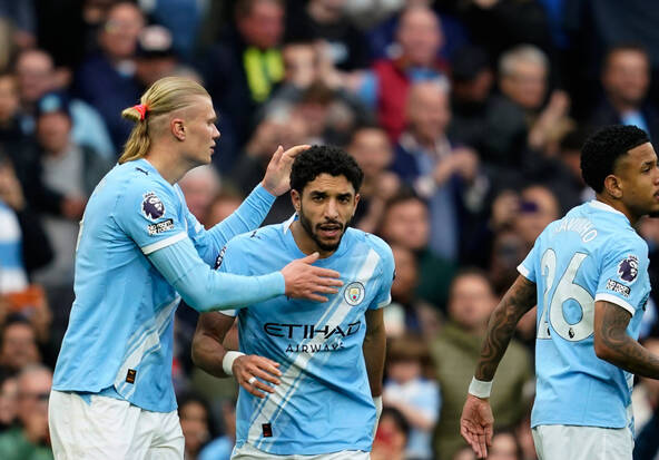 Manchester City met Arsenal sous pression en Premier League