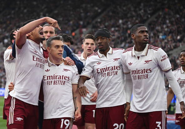 Arsenal se rapproche du titre après un final incroyable à West Ham