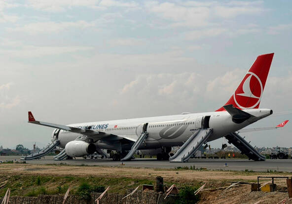 Un avion de Turkish Airlines prend feu à Katmandou, aucun blessé