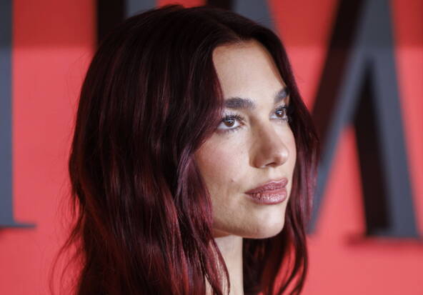 Dua Lipa attaque Samsung pour utilisation indue de son image
