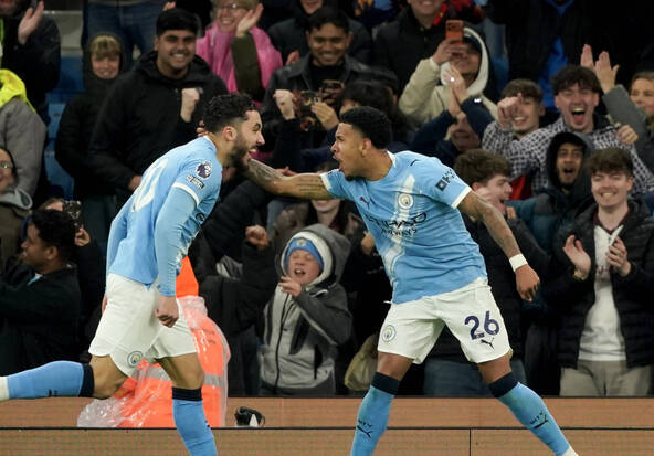 Manchester City revient à deux points d'Arsenal