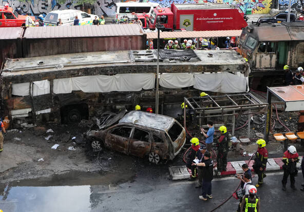 Collision entre un train et un bus à Bangkok: au moins 8 morts