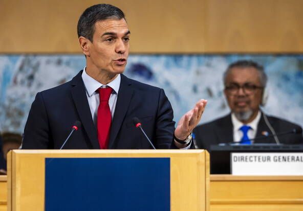 Ovation debout pour l'Espagnol Pedro Sanchez à Genève