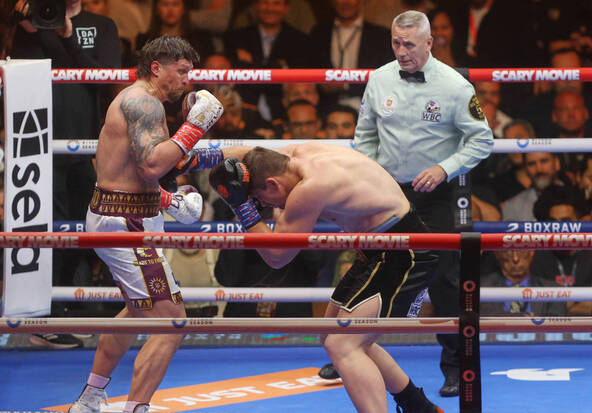 Usyk vacille contre Verhoeven mais conserve ses ceintures
